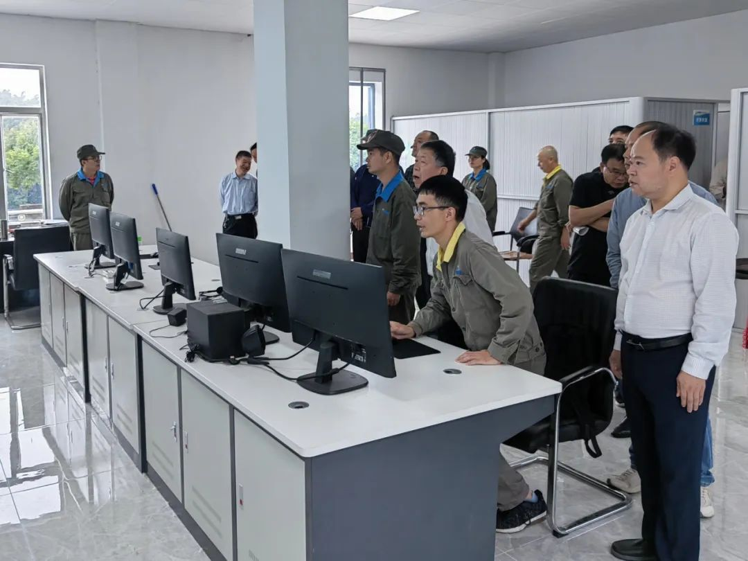 拼搏在线“JK-HK型无固定操作人员乳化炸药生产工艺和装备”通过科技成果鉴定